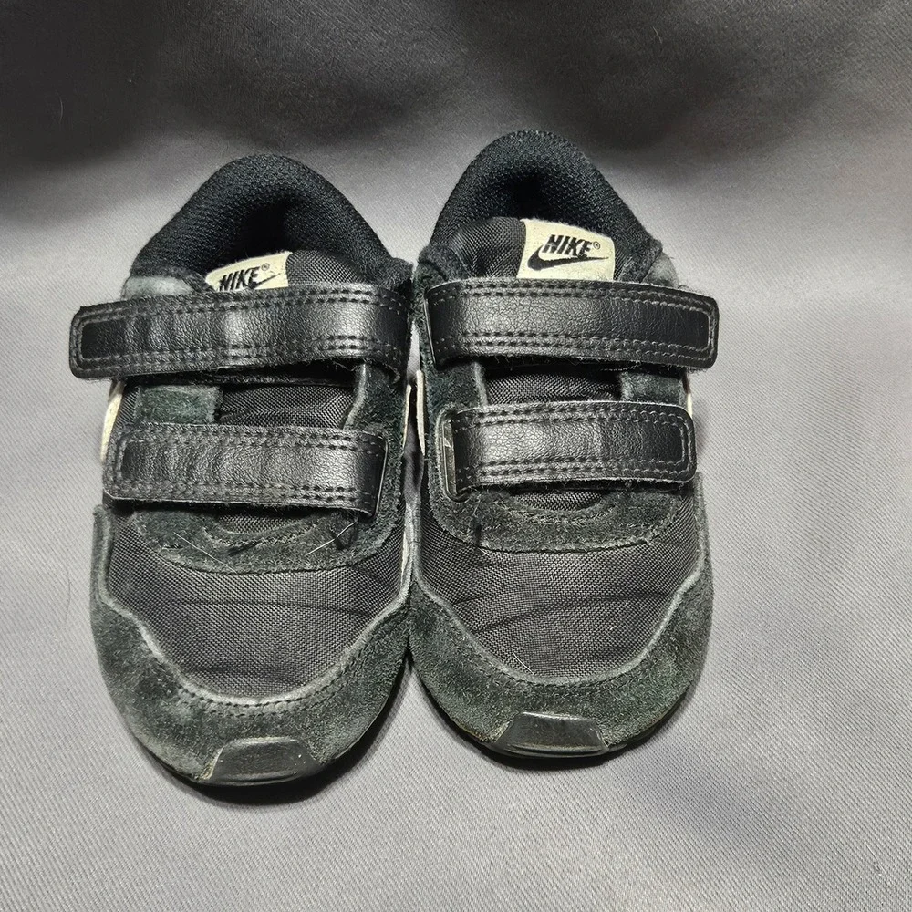 Nike MD Runner‎ Valiant Toddler size 7 Sneakers Black White Kids Shoes preppy